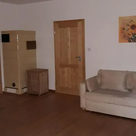 Angie جارمش بارتنكيرشن